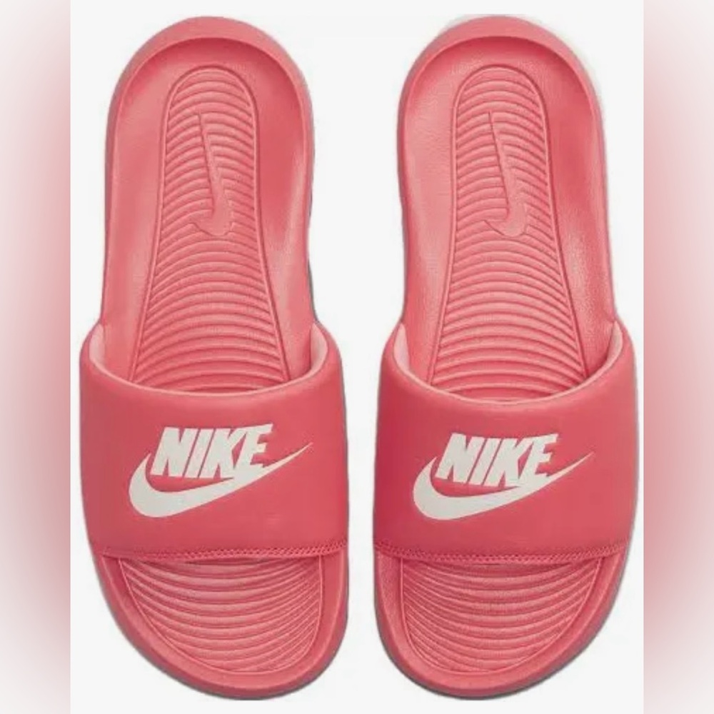 NIB!!  Women’s NIKE VICTORI ONE Slide 'Sea Coral' - Sz 9